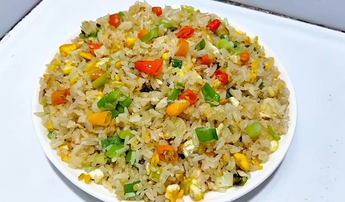 Cara membuat nasi goreng telur terbaru, sat set, praktis, dan nikmat (YouTube Masakan Mami Mike)