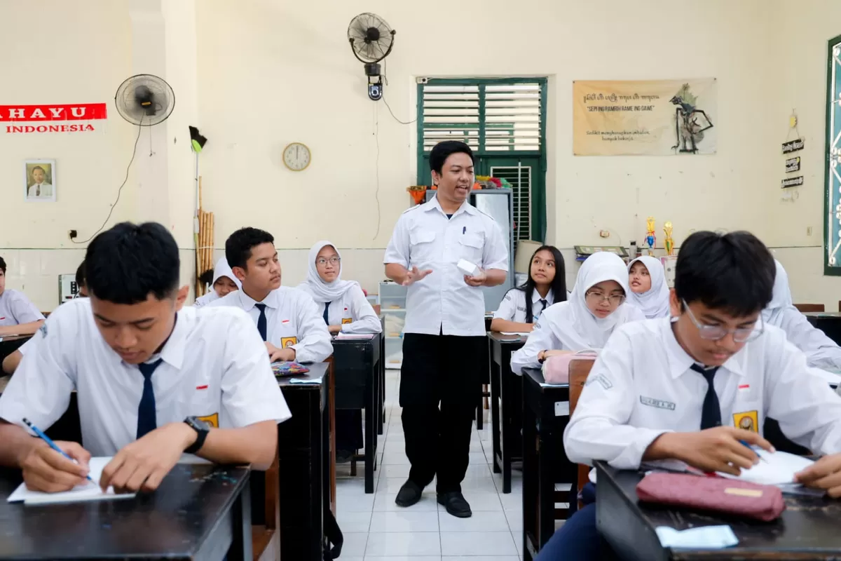 Guru honorer bisa digaji dari dana BOS (Kemendikdasmen)
