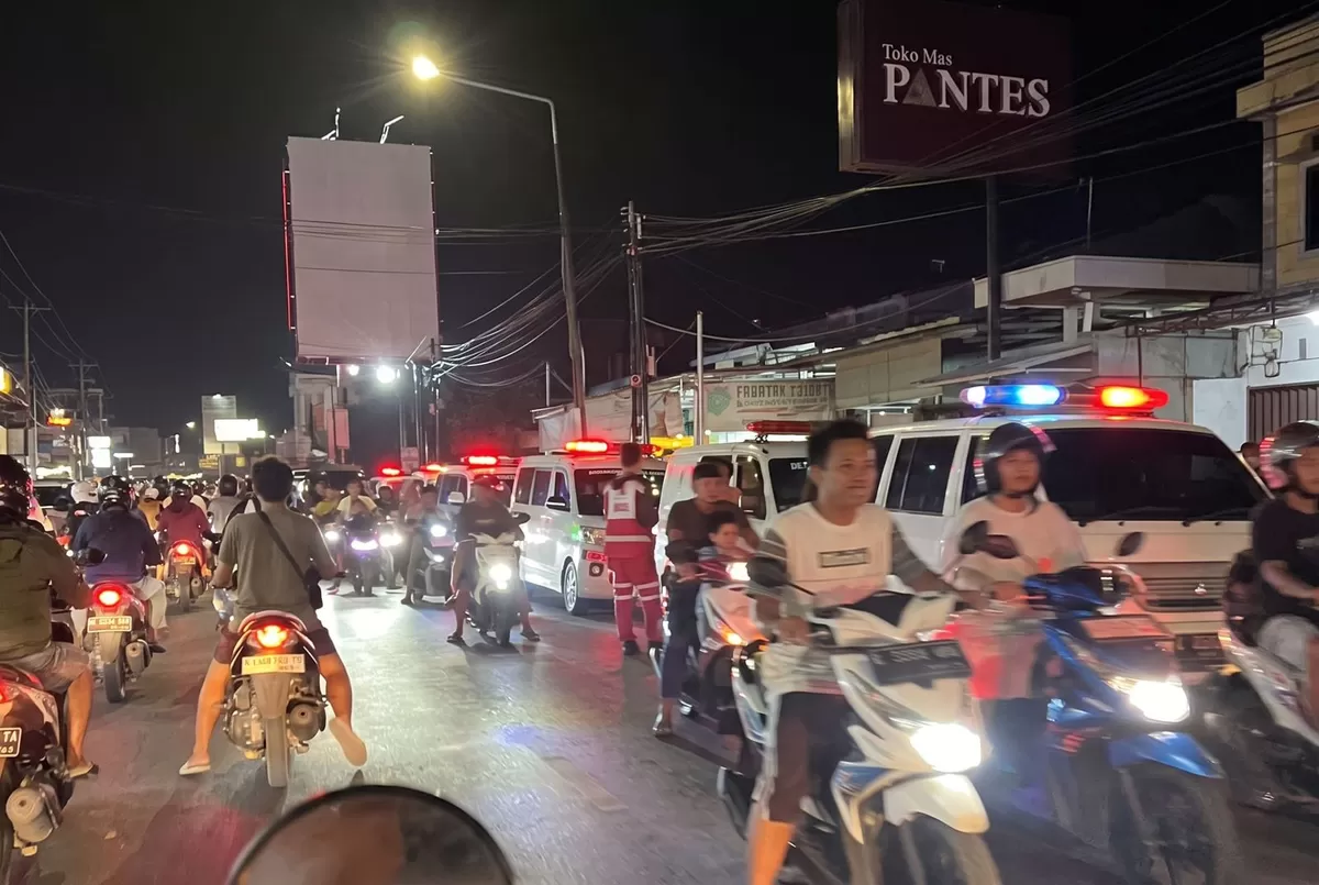 Sejumlah ambulans membawa korban keracunan MBG di Cirebon, Jawa Barat (Ist)