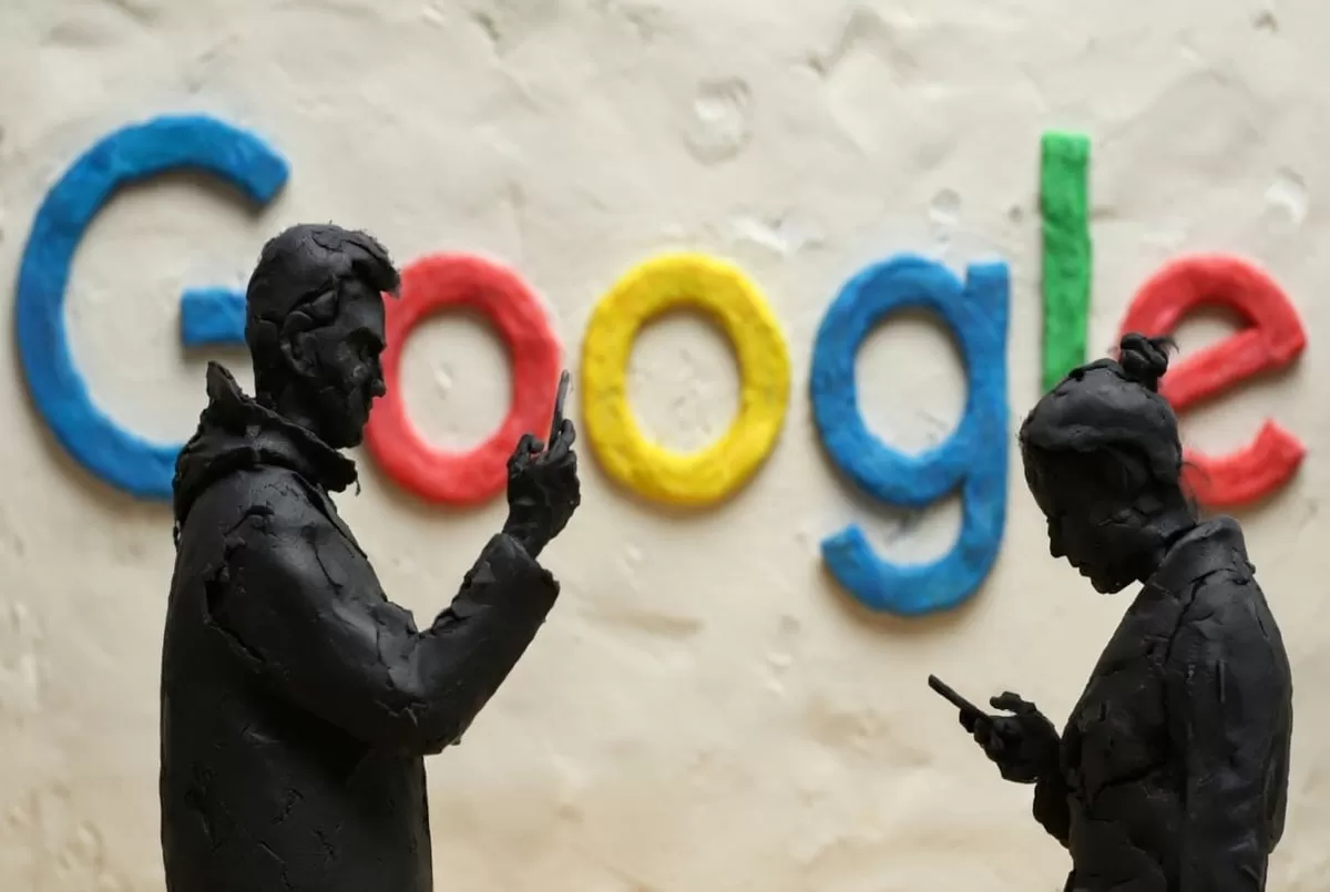 Jangan biarkan data pribadi jadi 'harta karun' pengiklan. Simak panduan praktis menghentikan pelacakan Google dan cara hapus jejak digital di browser.