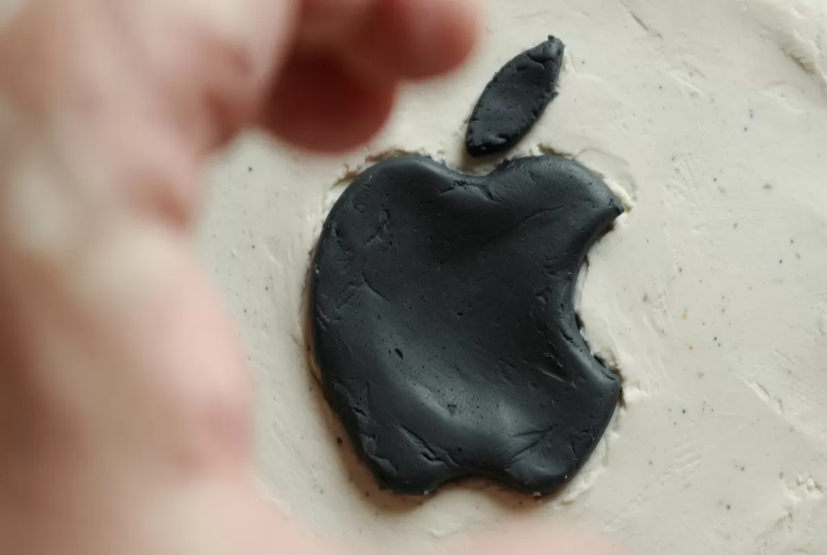 Apple memangkas komisi App Store di China dari 30% jadi 25% setelah tekanan regulator. Konsumen bisa hemat hampir 1 miliar yuan per tahun.