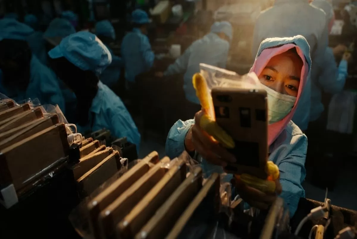 India jadi pusat manufaktur smartphone baru, produksi melejit 28 kali lipat. Apple, Samsung hengkang dari China demi hindari tarif tinggi AS.