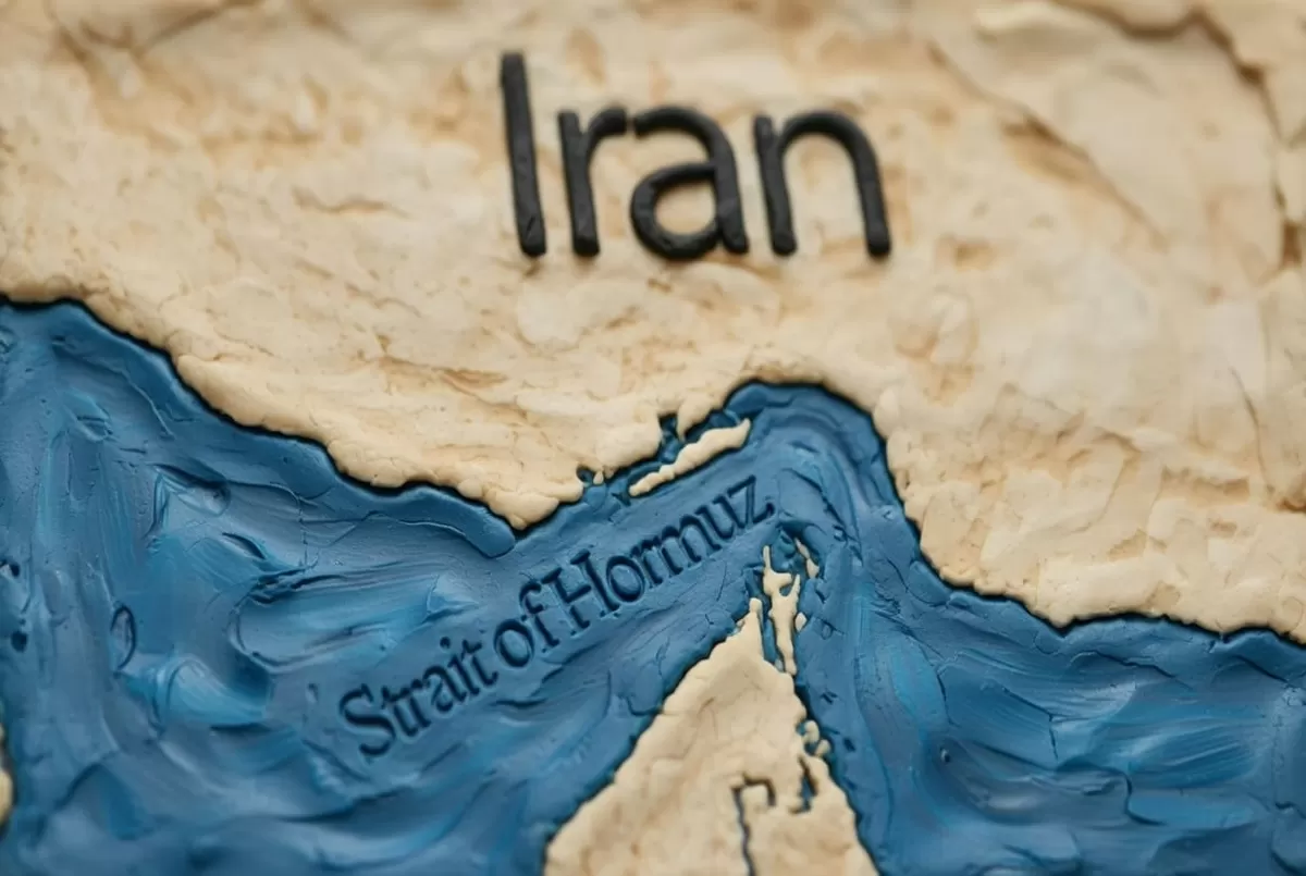 Konflik Iran-AS di Selat Hormuz memicu krisis helium global. Produksi chip, mesin MRI, hingga pengembangan teknologi AI terancam lumpuh total.