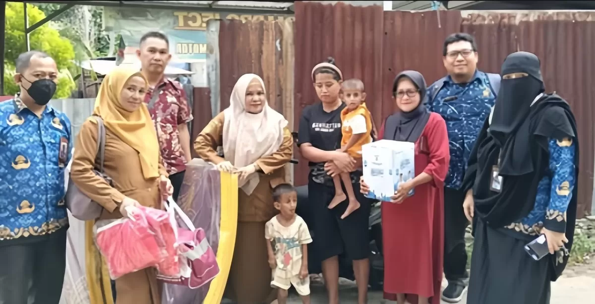 Dinas Sosial Majene jemput bola ke Pabesoang, salurkan kasur dan paket kebersihan bagi lansia dan anak disabilitas di tengah Ramadhan 2026.