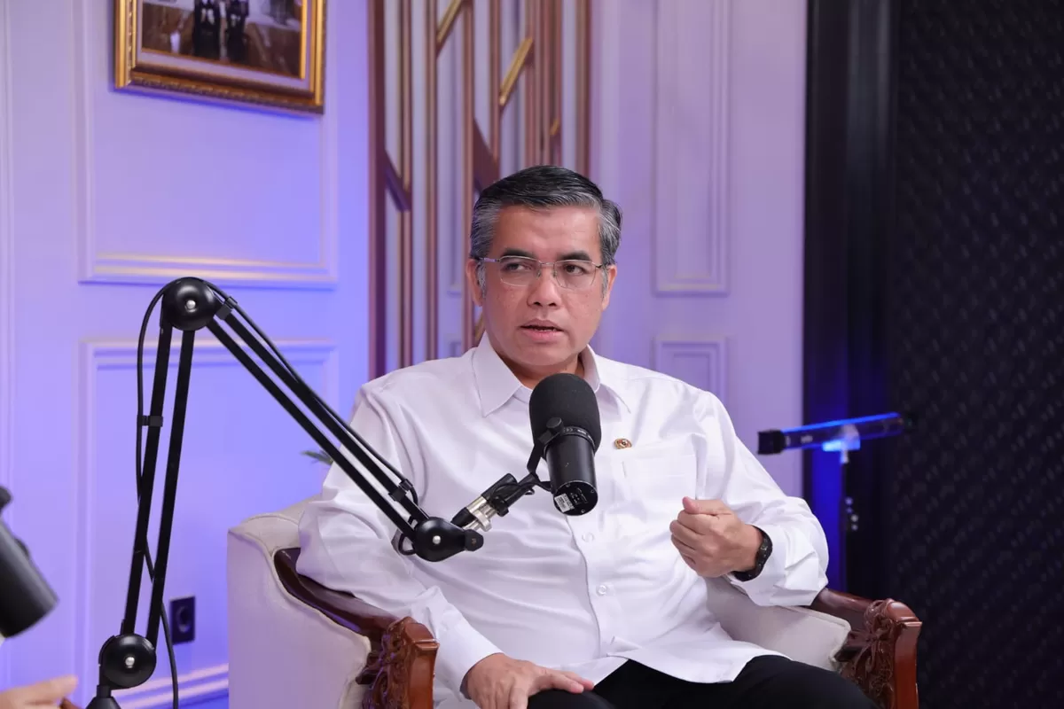 Kemnaker tegaskan aduan THR 2026 tidak boleh menumpuk. Menaker Yassierli minta pengawas lapangan pastikan hak buruh cair dan perusahaan patuhi aturan.