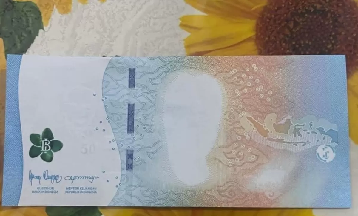 Seorang netizen viral usai temukan uang Rp50.000 polos tanpa gambar dari ATM Bank BUMN. Meski cacat produksi, uang ini justru ditawar kolektor tinggi.