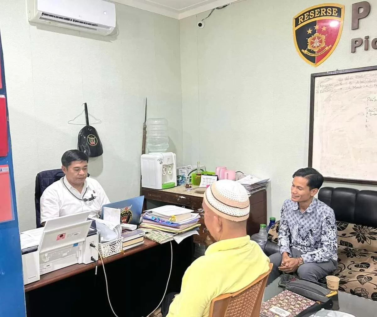Polres Majene naikkan status kasus pengerusakan barang wartawan Yahya B ke tahap penyidikan. Meski hukum jalan terus, pelapor tetap buka opsi damai.