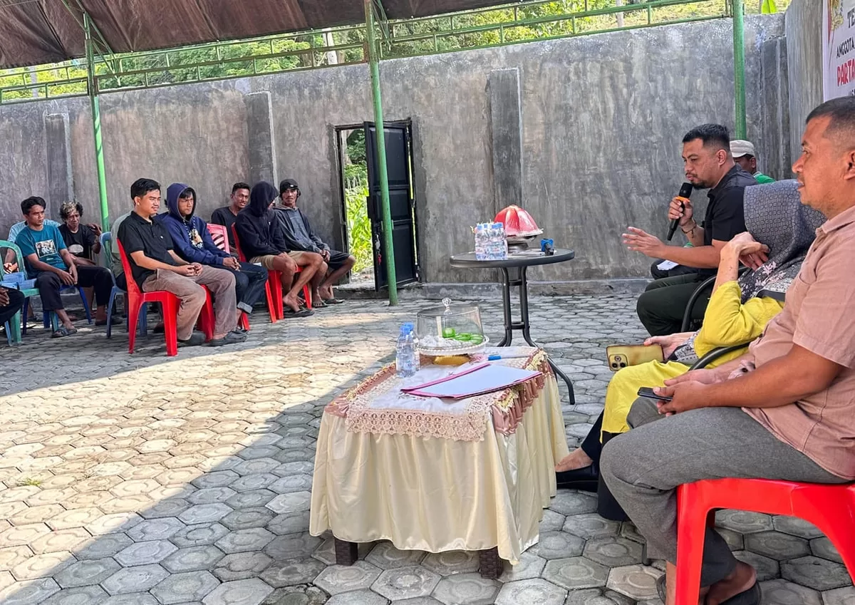 Ketua Fraksi PDIP DPRD Parimo Nurul Qiram gelar reses door-to-door di Desa Ulatan. Kawal bantuan Alsintan, alat masak PKK & sarana ibadah.