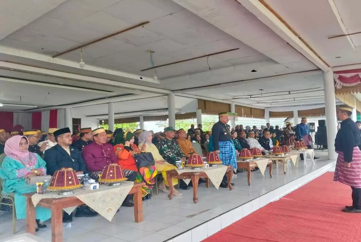 Bupati Majene meluncurkan Gerakan Kembali ke Pendidikan saat Hardiknas 2026. Upaya nyata memastikan anak putus sekolah kembali belajar.