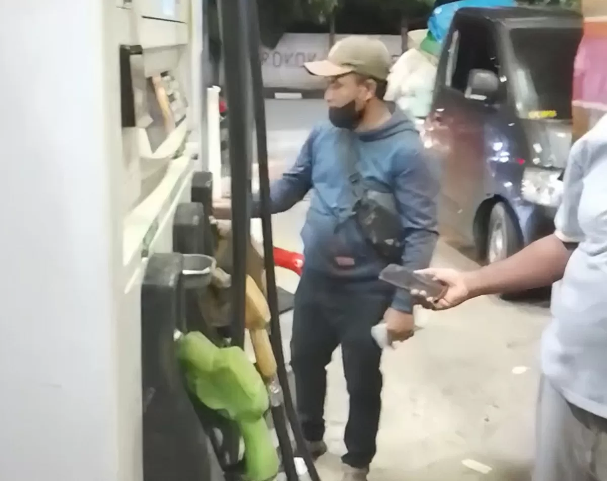 Viral operator SPBU Toboli Parigi Moutong diduga curangi takaran Pertalite. Bukannya minta maaf oknum petugas malah menantang konsumen.
