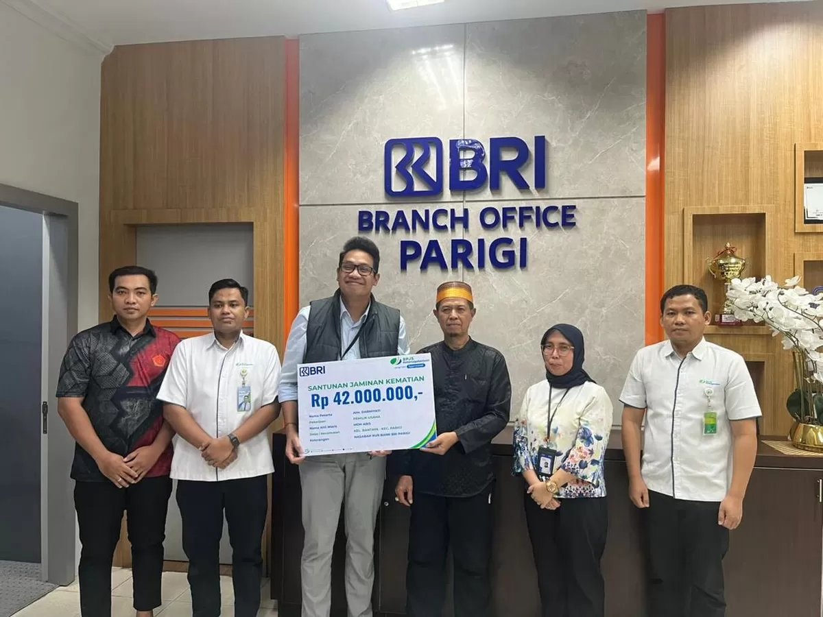 Ahli waris nasabah KUR BRI Parigi menerima santunan Jaminan Kematian Rp42 juta dari BPJS Ketenagakerjaan sebagai bukti nyata perlindungan negara.