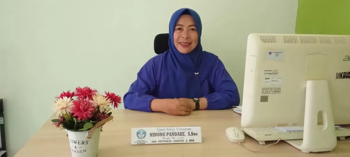 Balai Bahasa mengkaji pemisahan bahasa Tialo dari rumpun Dondo. Pemkab Parigi Moutong kejar target bahasa daerah masuk kurikulum sekolah.
