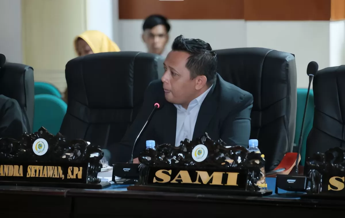 Sebanyak 40 anggota DPRD Parigi Moutong siap gelar tes urin massal dan menantang pejabat Pemda Parimo lakukan aksi serupa demi berantas narkoba.