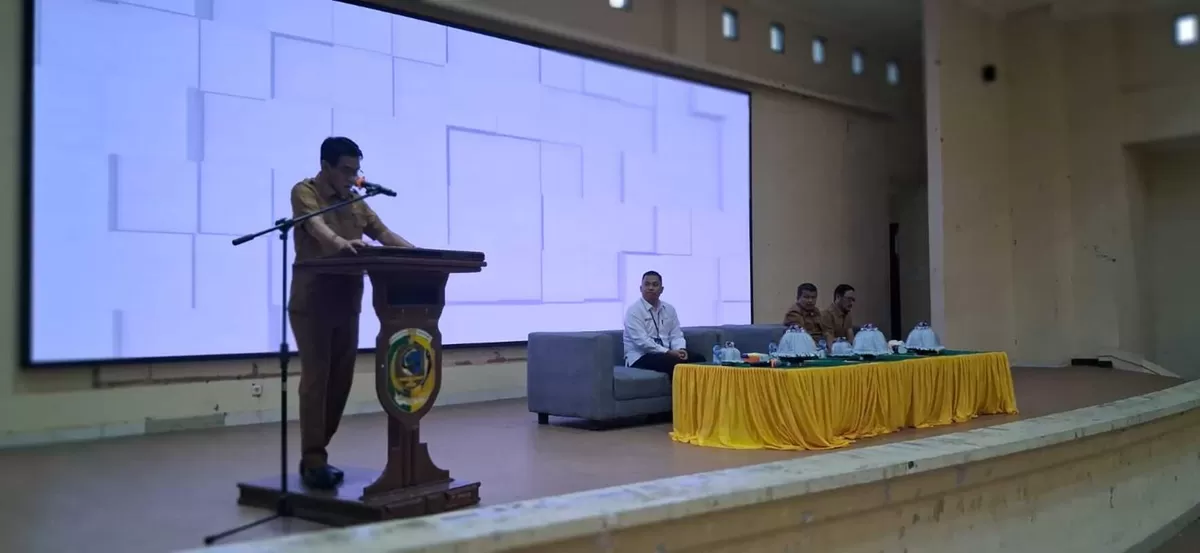 Bupati Parigi Moutong Erwin Burase ungkap beban APBD untuk gaji pegawai tembus 58 persen. ASN malas kini diancam sanksi pemecatan.