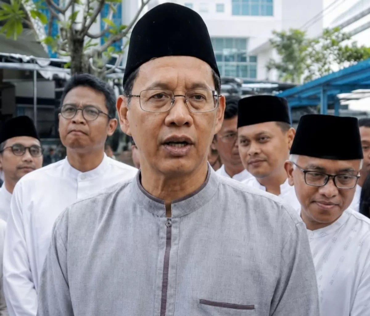Kurs Rupiah anjlok nyaris menyentuh Rp17.800 per dolar AS. Menkeu Purbaya sebut kondisi ini aneh karena ekonomi riil di pasar masih ramai.