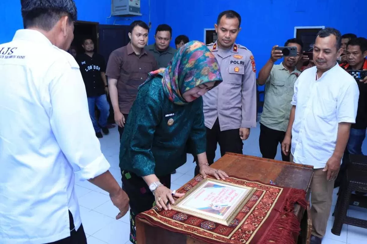 Ikatan Jurnalis Sulawesi Barat Kabupaten Majene meresmikan sekretariat baru untuk memperkuat kompetensi pers dan menangkal hoaks