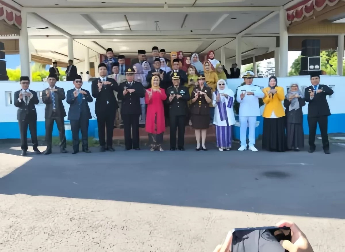 Wakil Bupati Majene Andi Ritamariani mengingatkan aparatur sipil negara agar mewujudkan nilai Pancasila lewat aksi pelayanan publik.