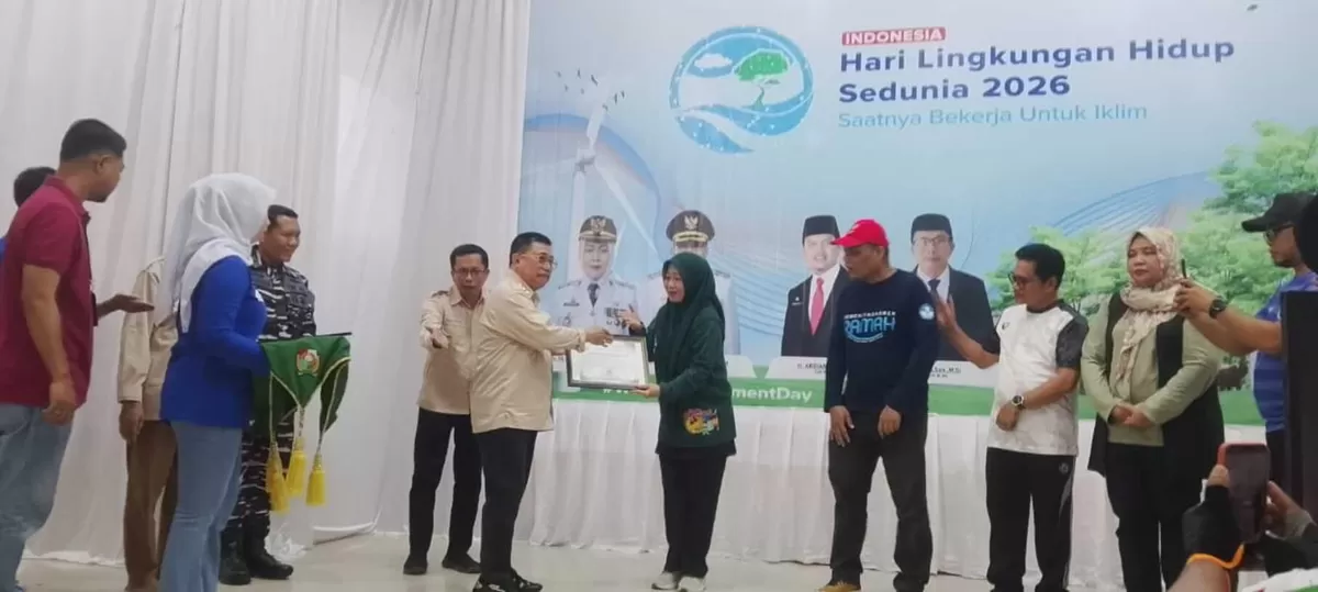 Pemkab Majene mencanangkan Gerakan Indonesia Asri pada Hari Lingkungan Hidup. Simak aksi pilah sampah dari rumah dan daftar pemenang penghargaan.