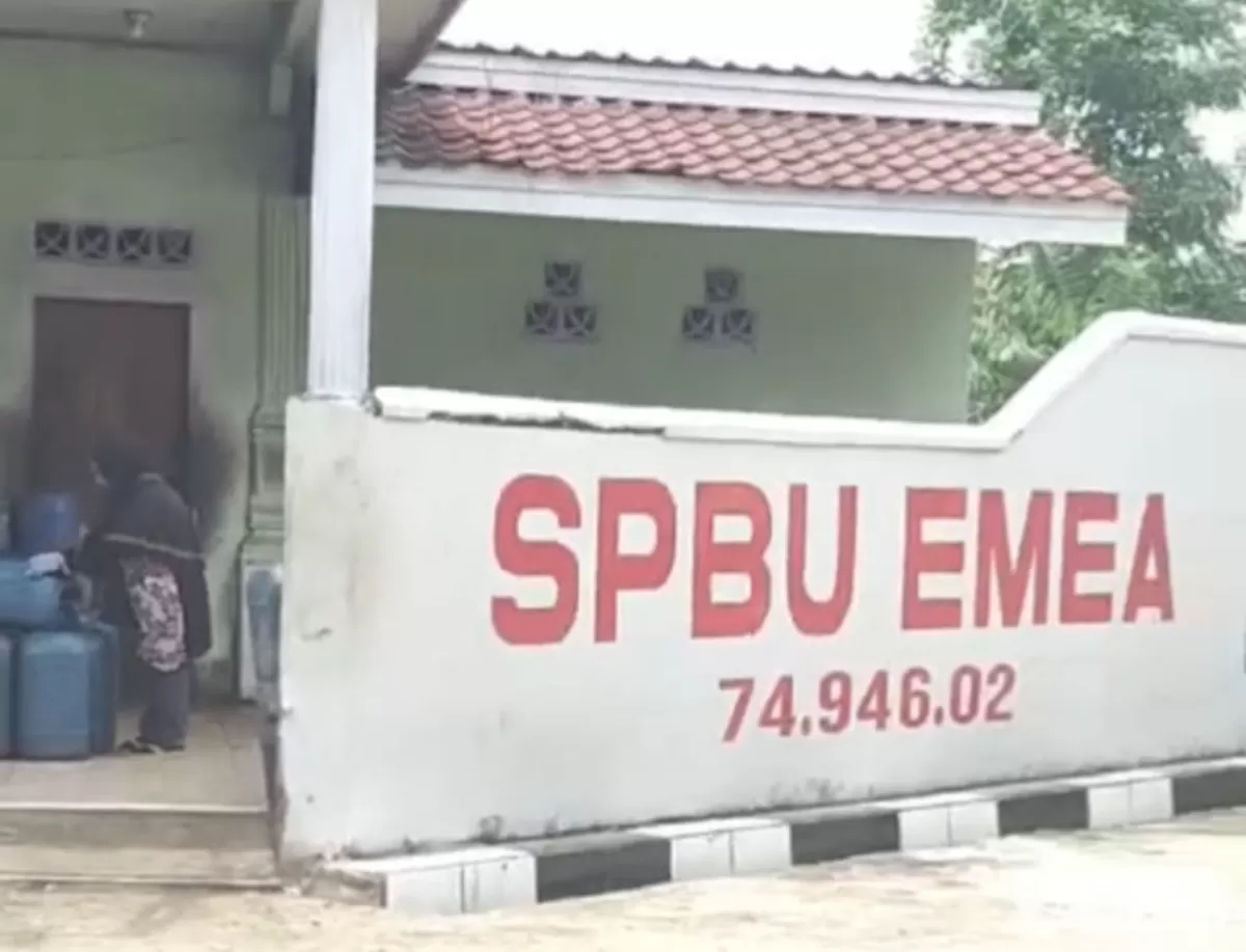 Solar subsidi di SPBU Emea, Morowali, diduga dikuras armada tambang galian C. Warga dan nelayan kehabisan BBM setiap hari.