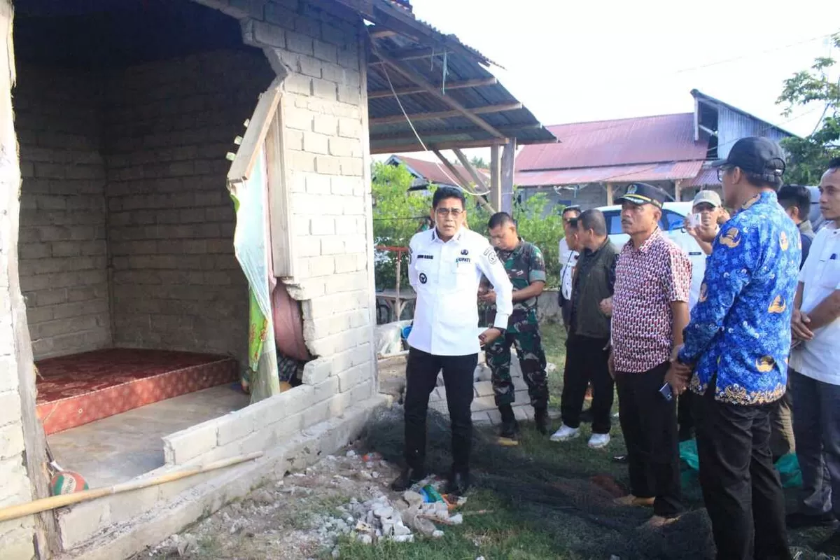 Bupati Parigi Moutong Erwin Burase gerak cepat salurkan bantuan dan siapkan dana BTT pasca gempa M 6,7 akibat aktivitas Sesar Sausu.