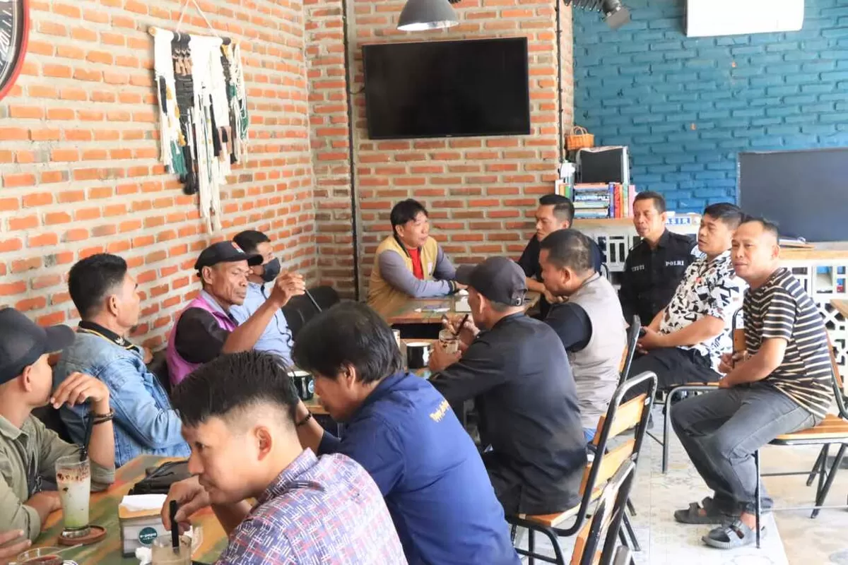 Polres menggelar audiensi bersama IJS di salah satu cafe di Majene untuk membahas transparansi penanganan perkara hukum yang jadi sorotan publik.