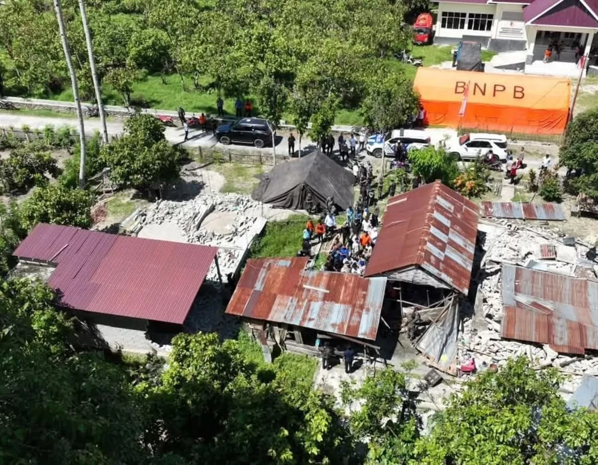 Pemutakhiran dampak gempa M6,7 di Sigi mencatat dua warga meninggal dunia dan ribuan rumah rusak di tengah ancaman 703 gempa susulan.