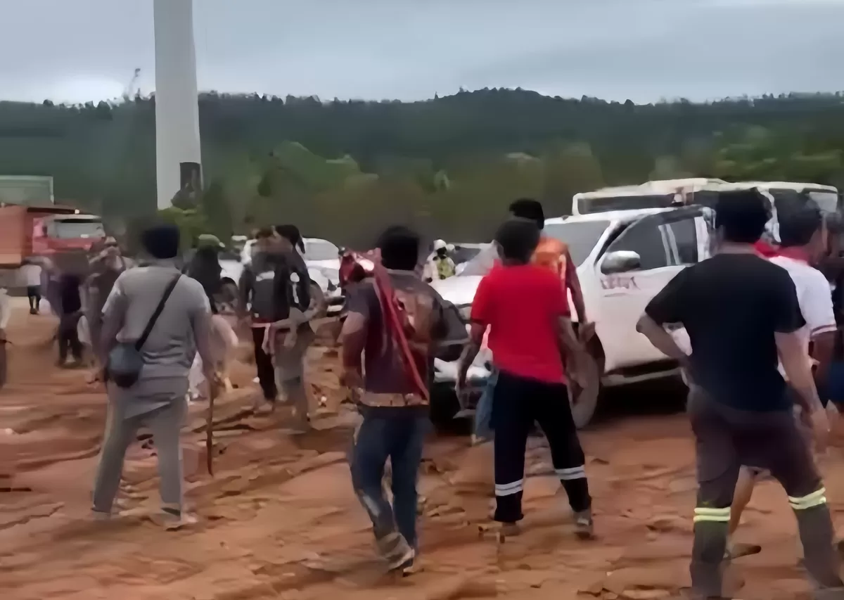 Pemalangan aktivitas PT IPIP Pomalaa memicu bentrok antar-kelompok warga yang dirugikan secara ekonomi. Forkopimda Kolaka turun tangan amankan PSN.
