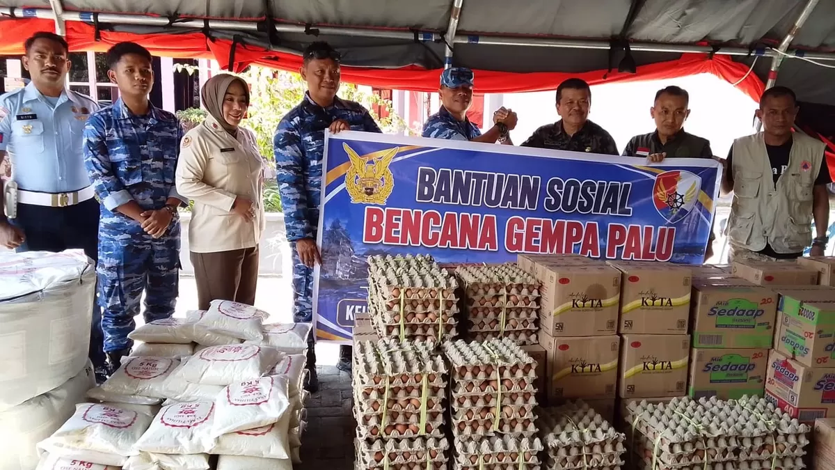 Danden TNI AU Mutiara Palu Letkol Kal Suhardin kerahkan 50 terpal dan sembako ke Parigi Moutong guna tanggulangi dampak banjir Juni 2026 yang merendam 402 rumah dan 911 jiwa.