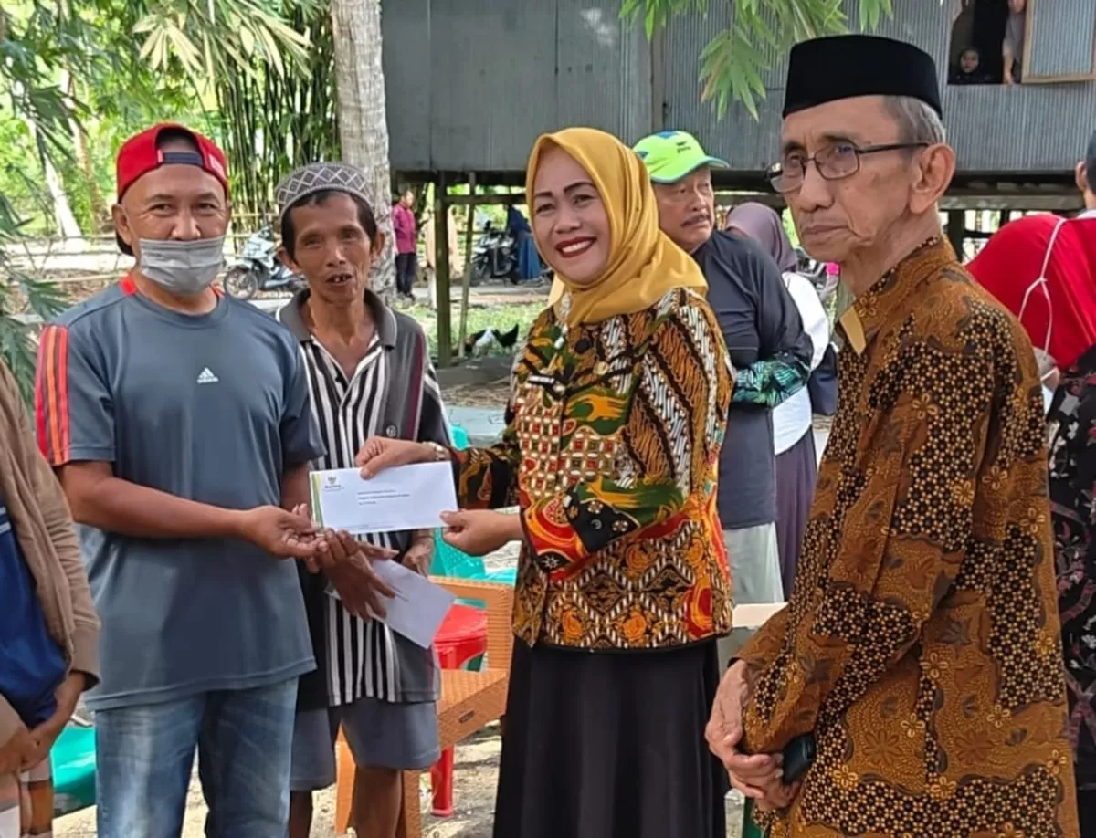 Pemkab Majene dan BAZNAS salurkan bantuan dana darurat kepada 4 KK korban kebakaran di Galung Tengah, Kelurahan Galung, Banggae pada 26 Juni 2026.