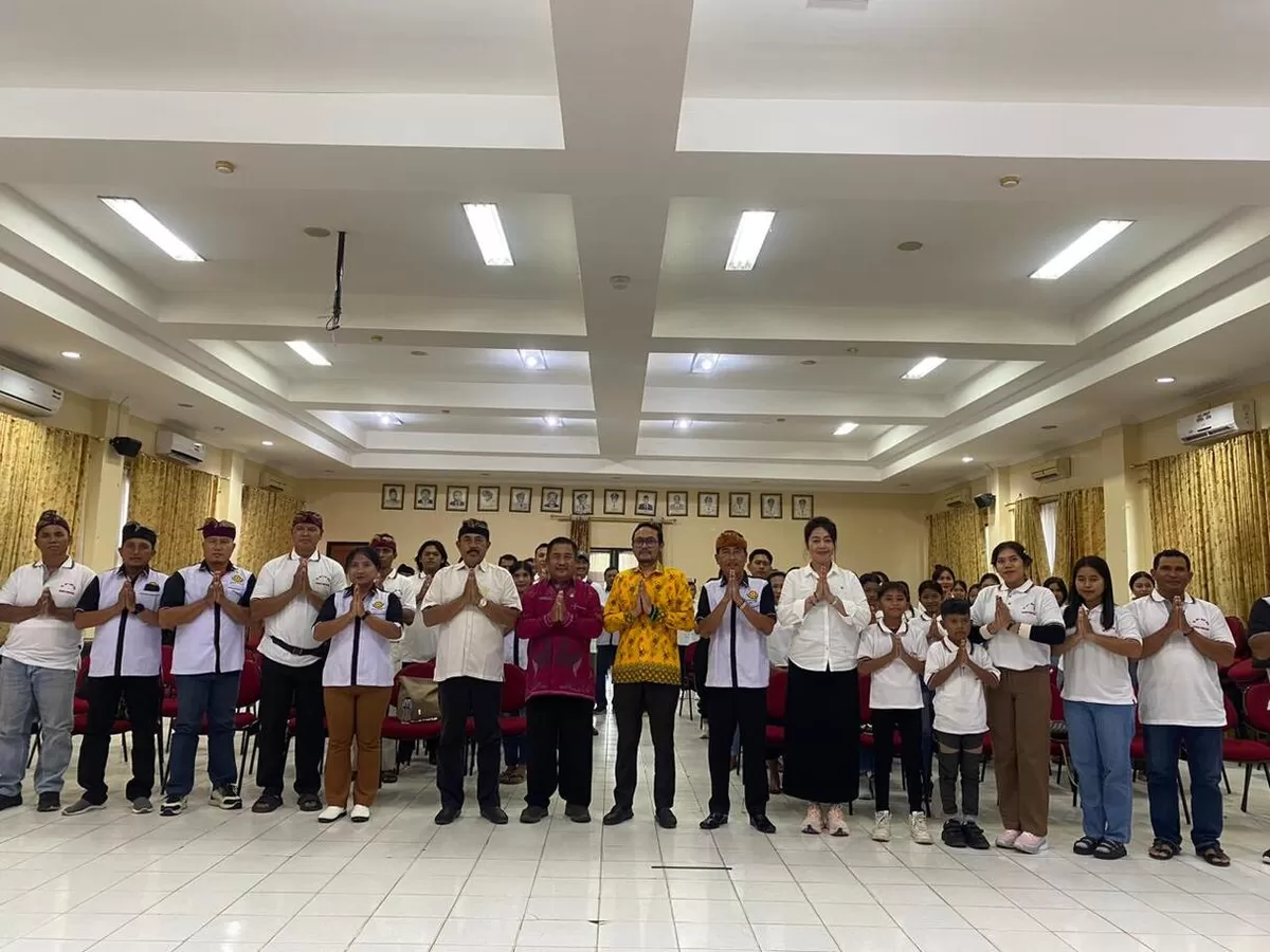 Pemda Parigi Moutong melepas kontingen Utsawa Dharma Gita ke-XVI Sulawesi Tengah 2026 sebagai komitmen memperkuat mental spiritual daerah.