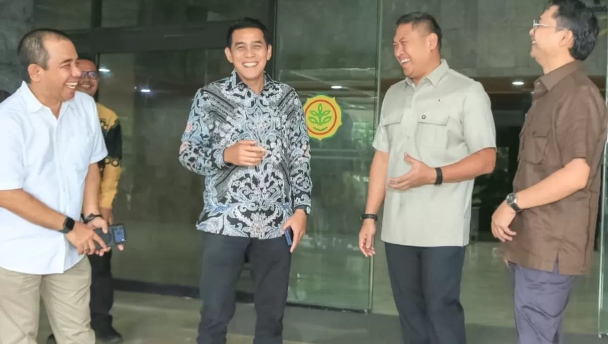 Kementan setujui usulan modernisasi alsintan, irigasi, dan SDM pertanian Parigi Moutong dalam pertemuan Bupati Erwin Burase dan Wamentan Sudaryono di Jakarta.