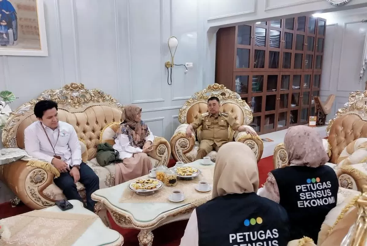 Bupati Majene Andi Achmad Syukri mengimbau pelaku usaha memberikan data jujur pada Sensus Ekonomi 2026 demi akurasi kebijakan daerah.