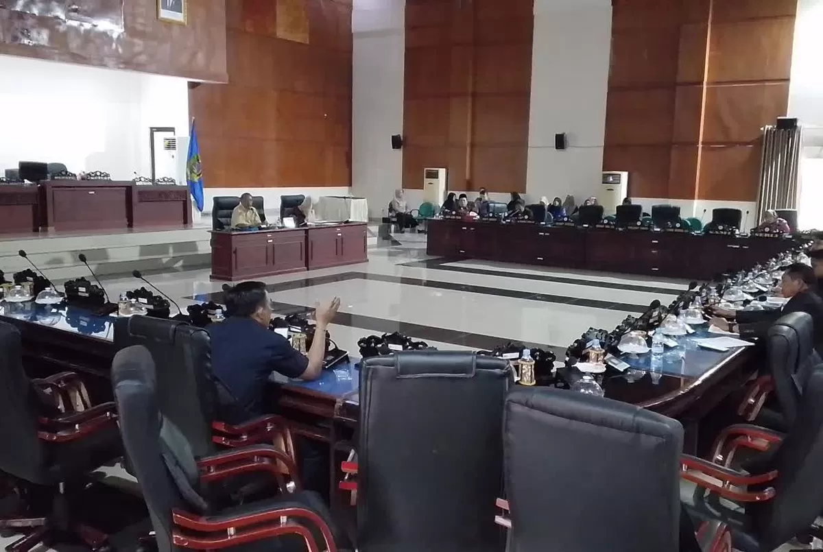 Pansus DPRD Parigi Moutong meminta perpanjangan waktu pembahasan LHP BPK akibat keterlambatan dokumen dari OPD dan rumitnya masalah aset.