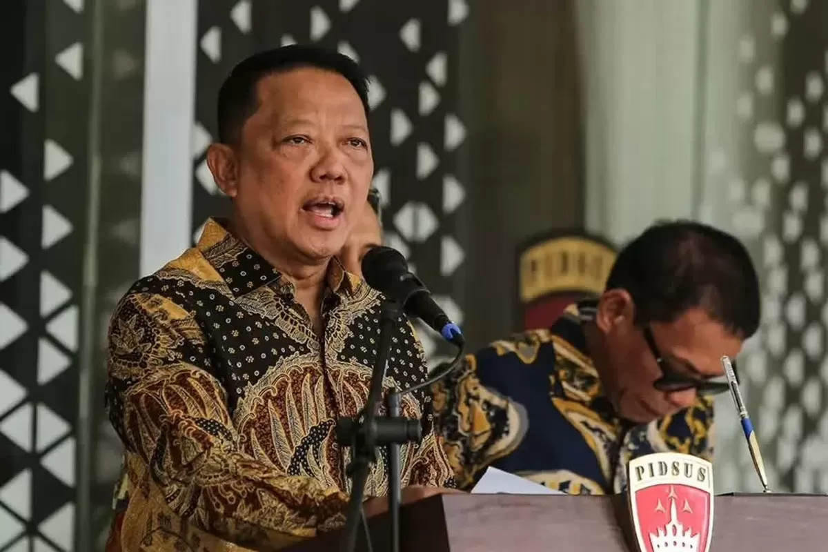 Eks Jampidsus Febrie Adriansyah resmi jadi tersangka korupsi dan TPPU kasus Asabri, sehari usai mundur dari jabatannya.