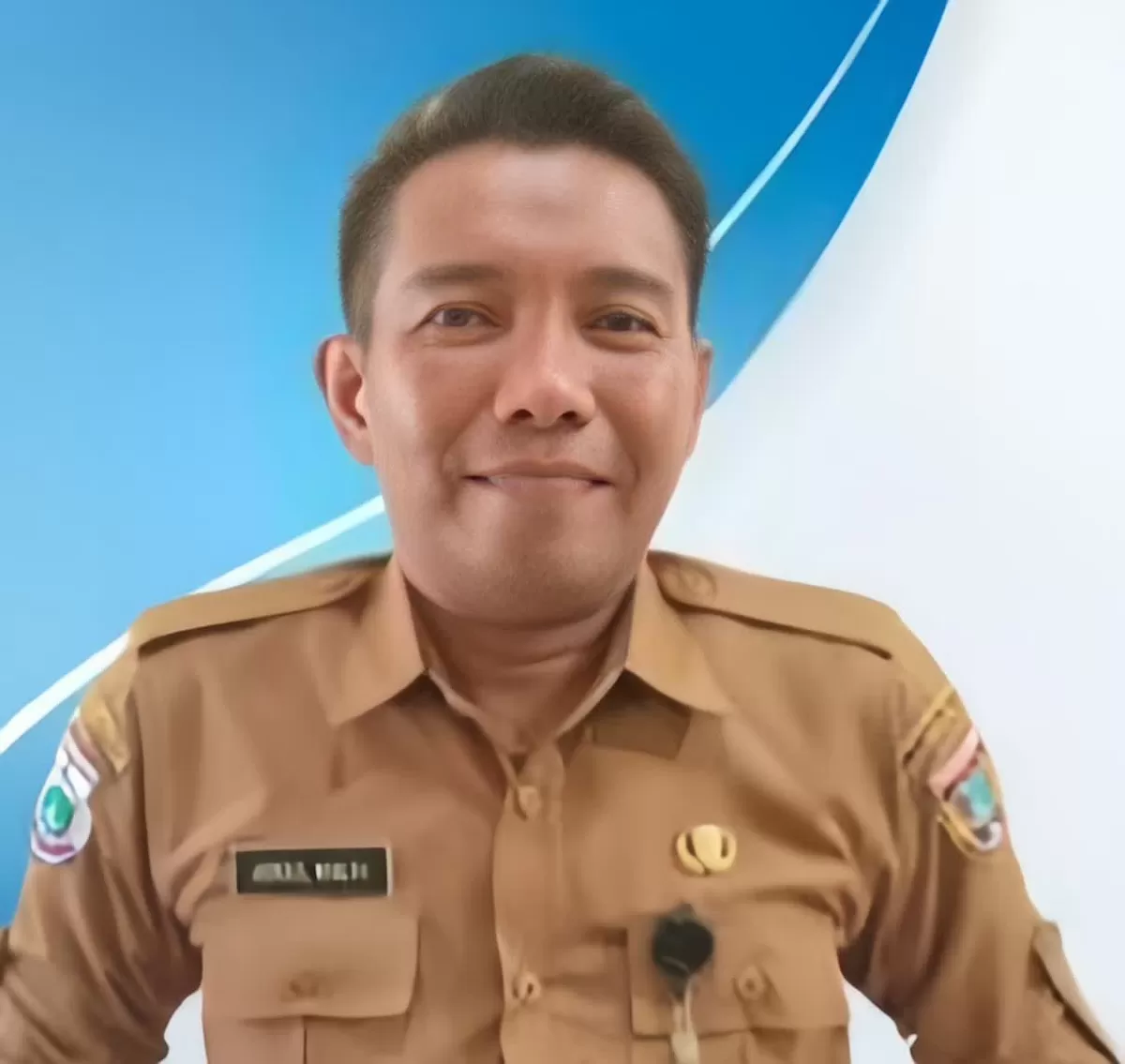Camat Balanipa mendesak Dinas Sosial Polewali Mandar melakukan validasi data bansos setelah adanya temuan bantuan salah sasaran di desa.