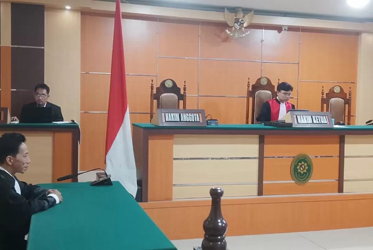 Polres Polewali Mandar digugat praperadilan atas dugaan kriminalisasi kakek 93 tahun dalam sengketa dokumen lontara lahan 200 hektare.
