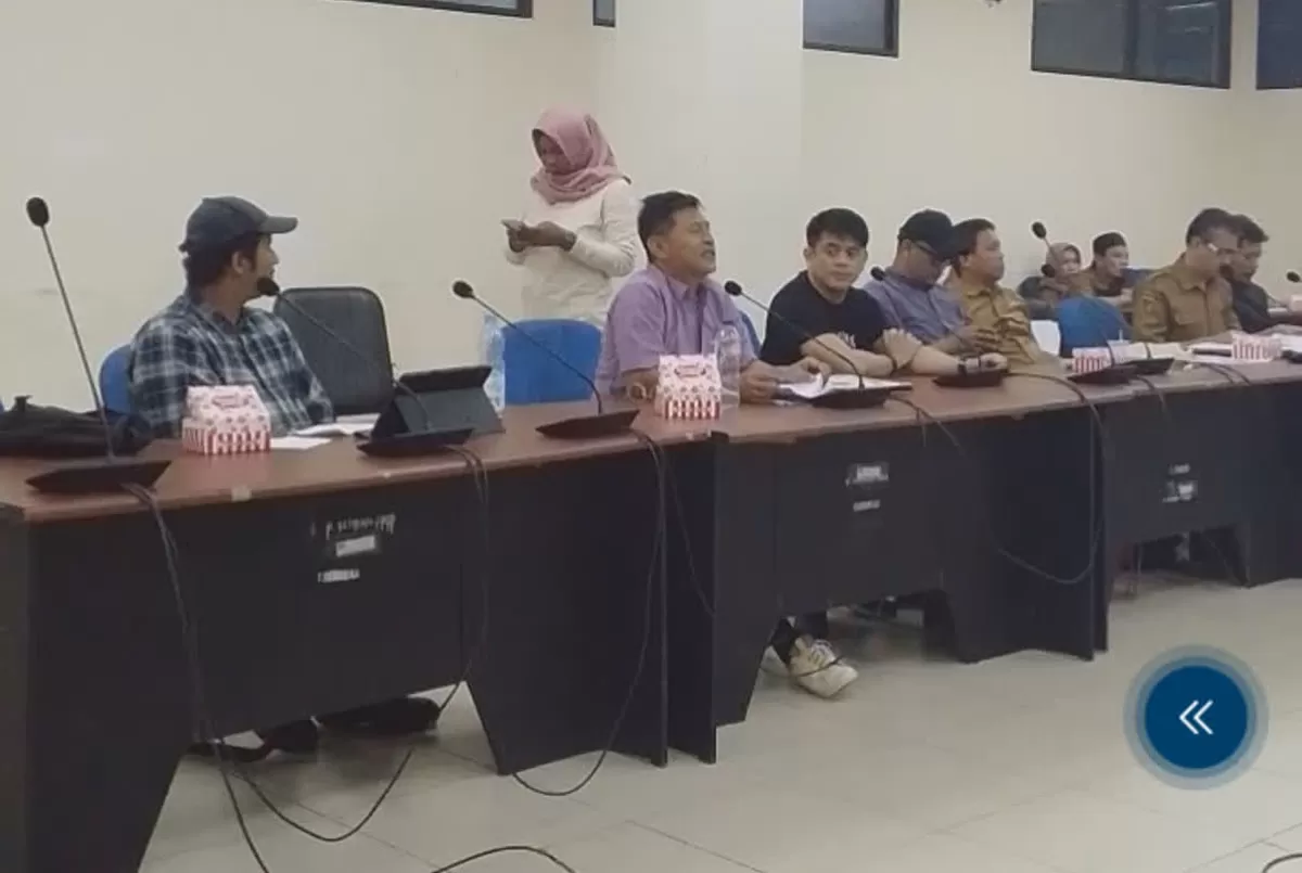 Pansus DPRD Parigi Moutong soroti beda hitung denda proyek perpustakaan Rp8,79 miliar. Gedung bocor, pemda tuntut kontraktor Rp10 miliar.