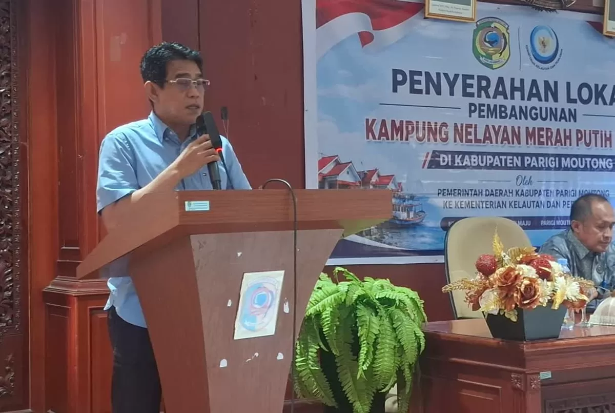 Bupati Parigi Moutong Erwin Burase meminta KKP memindahkan satu lokasi proyek Kampung Nelayan Merah Putih karena masalah sengketa lahan.  