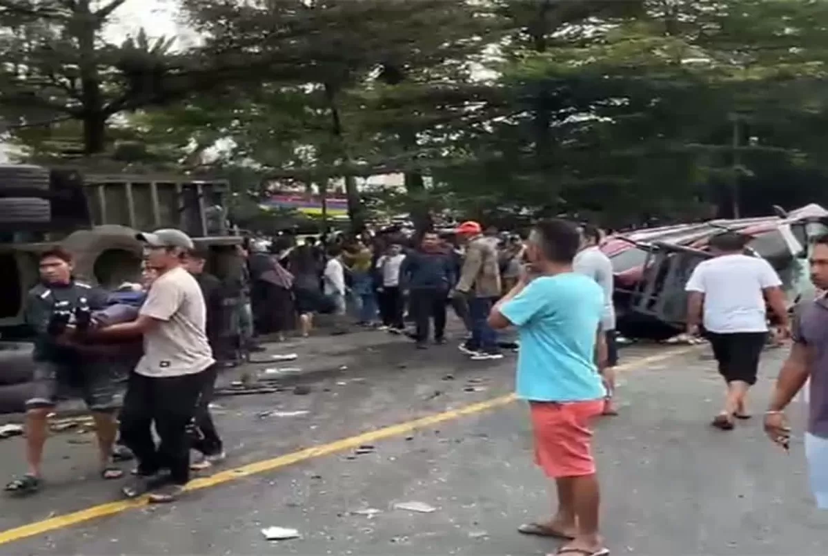 Kecelakaan beruntun dipicu truk Fuso rem blong terjadi di Sibolangit Jalur Medan Berastagi. Empat orang dilaporkan meninggal dunia.