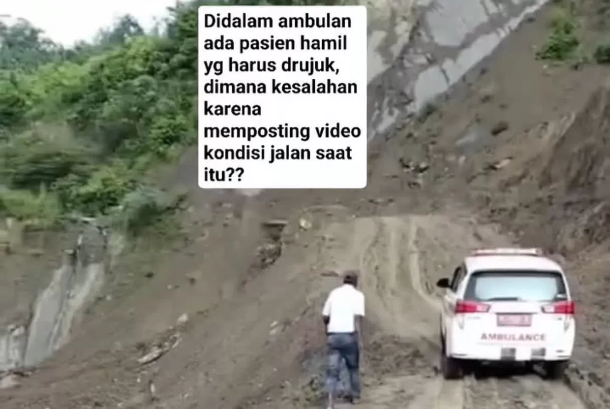 Nakes PPPK mendapat ancaman karir via WhatsApp usai viralkan video jalan rusak. Publik pasang badan bela aksi protes santun ini.