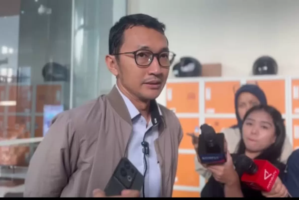 KPK menangkap Bupati Lombok Barat dalam OTT proyek daerah pada 20 Juli 2026. Uang tunai disita, 7 orang diboyong ke Jakarta.