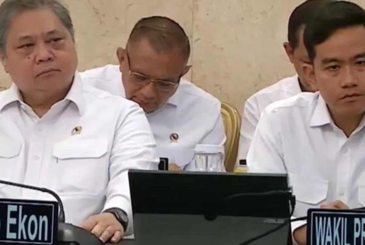 IPR menilai posisi duduk Wapres Gibran Rakabuming Raka bersama menteri saat rapat kabinet sebagai bentuk komunikasi kerja kolektif.