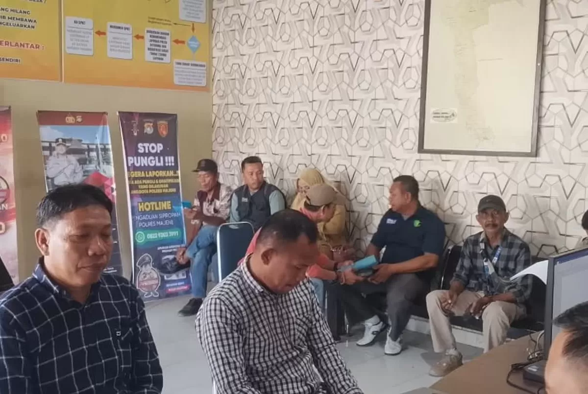 IJS Majene resmi melaporkan akun Facebook Awaluddin ke Polres Majene atas dugaan pencemaran nama baik terkait tuduhan gratifikasi.