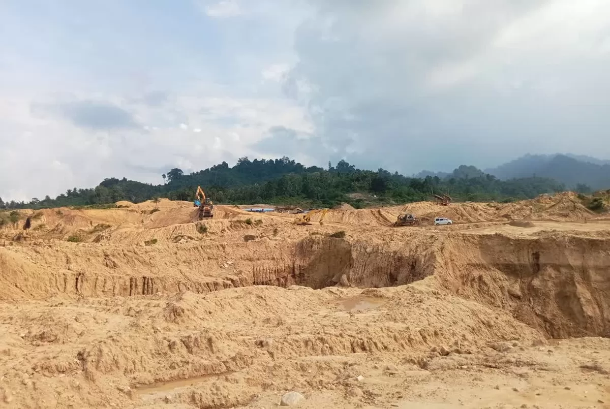 Modus pencucian material emas ilegal terbongkar di Blok 6 WPR Kayuboko. Koperasi diduga jadi tameng pemodal besar menyamarkan hasil PETI.
