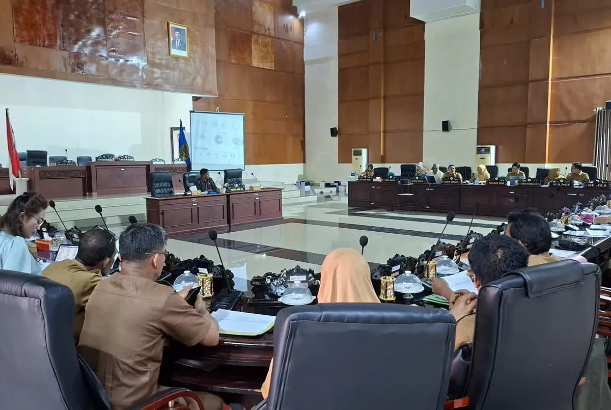 DPRD Parigi Moutong mengevaluasi kinerja 34 OPD yang terpuruk di bawah 20 persen pada rapat kerja di Parigi Moutong.