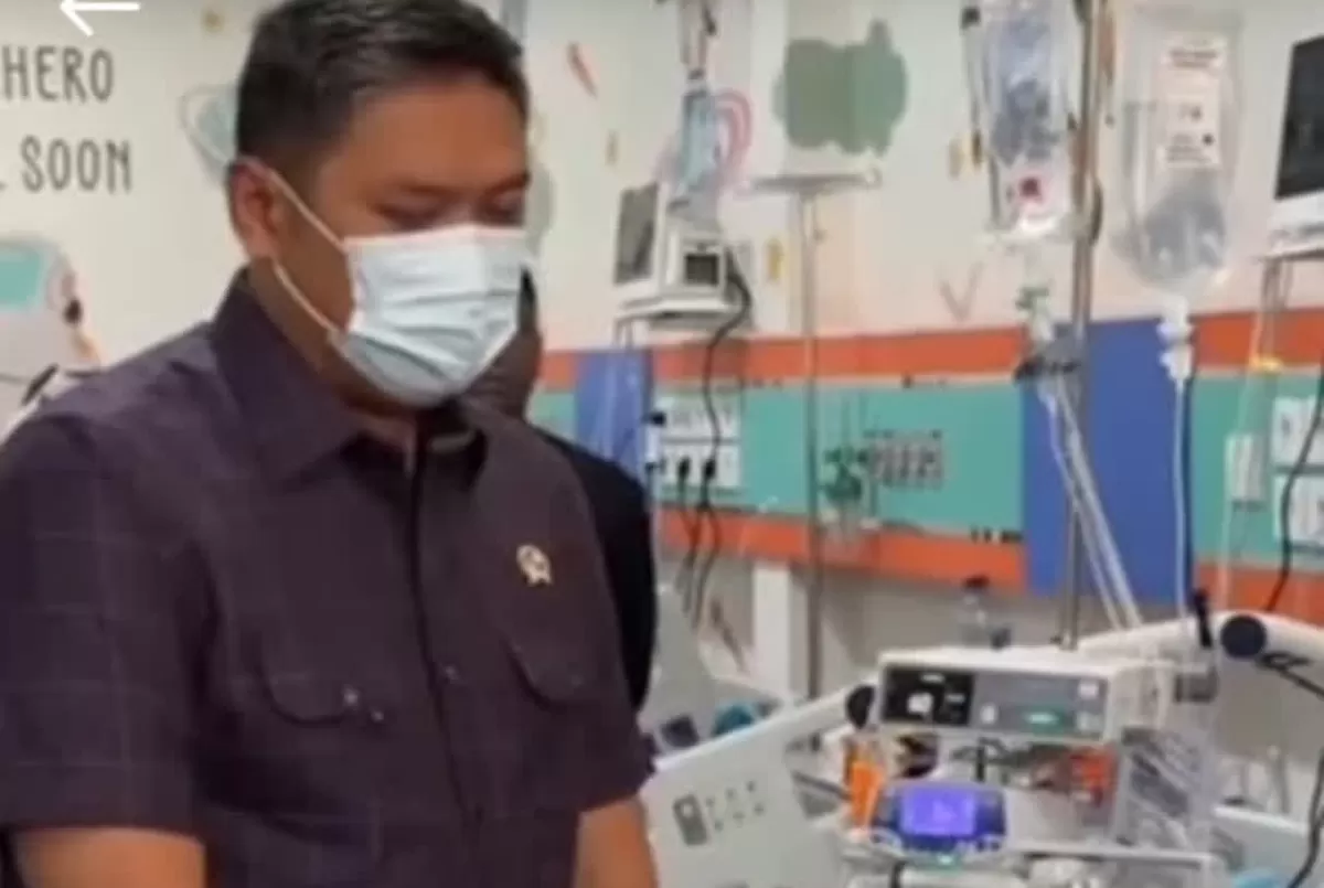 Kepala BGN Sudaryono menjenguk korban keracunan MBG di RS Haji Medan pada Jumat, 15 Agustus 2026.