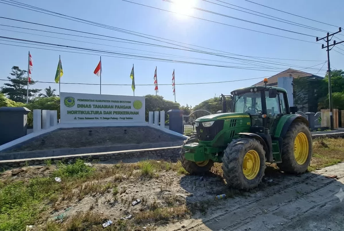 Kelompok tani Parigi Moutong diduga dipungut puluhan juta rupiah demi mendapat traktor Jonder bantuan pemerintah pusat.