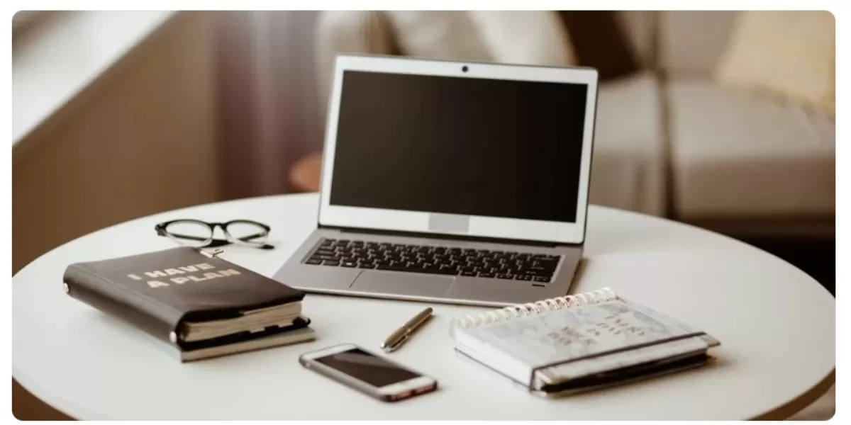 ASN kini punya jadwal rutin WFH setiap hari Jumat! Melalui SE MenPAN-RB No. 3/2026, pemerintah resmi memulai transformasi budaya kerja digital. (Gorajuara/ Pexels/ Polina)