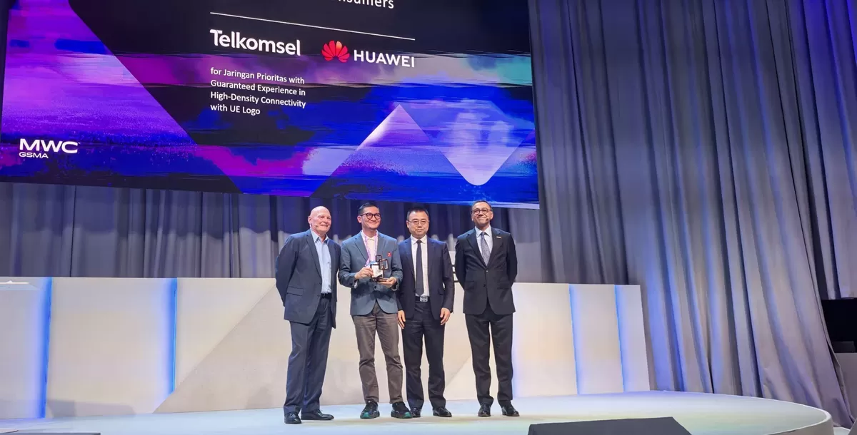 Telkomsel dan Huawei berhasil meraih Global Mobile (GLOMO) Awards 2026 kategori Best Mobile Operator Service for Connected Consumers melalui inovasi Jaringan Prioritas (Dok. Telkomsel)
