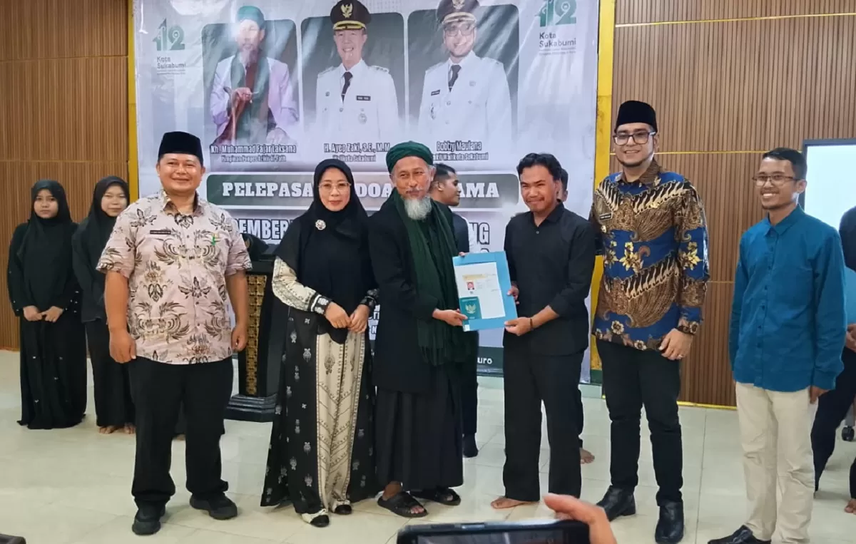 Potret Simbolis Ponpes Dzikir Al-Fath Sukabumi berangkatkan 55 mahasantri kerja ke luar negeri, (Foto Yosep Taryawan)